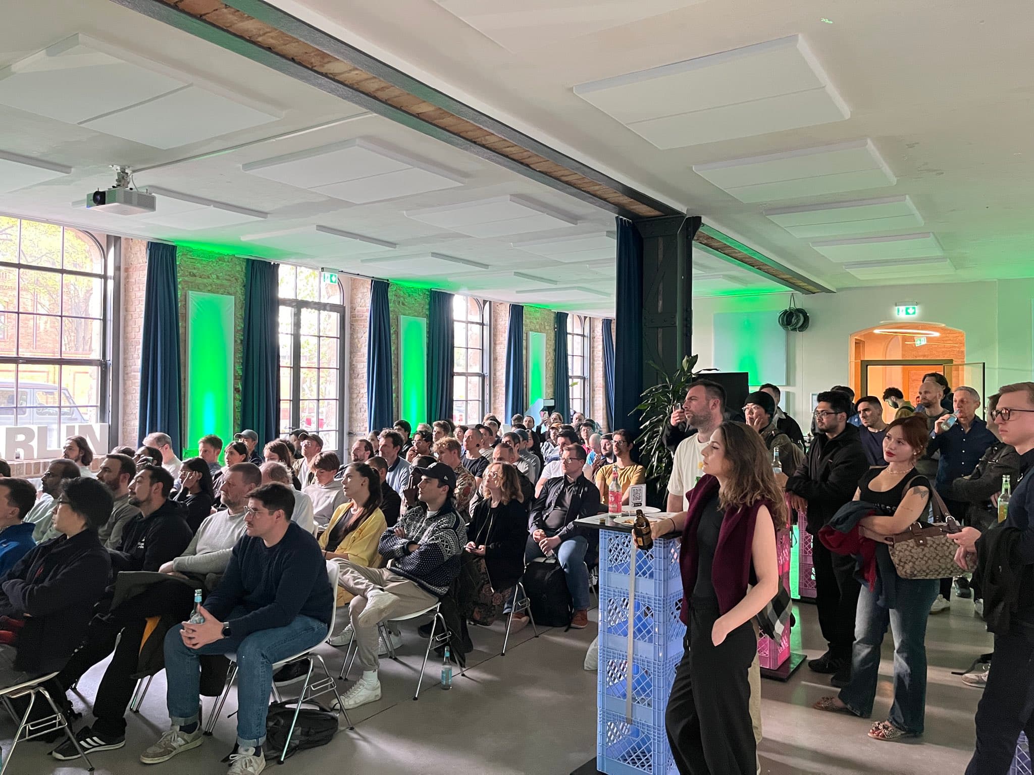 Publikum beim ersten Hermes Agent Meetup im w3.hub in Berlin